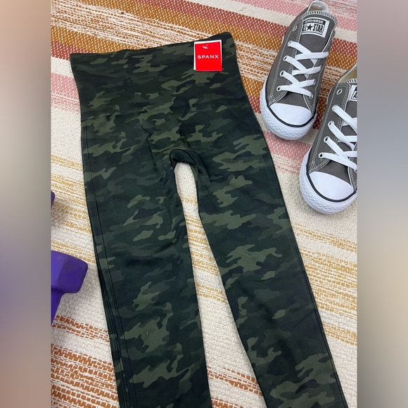 NWT SPANX Look at me now Leggings 💪🏻 - Picture 4 of 6